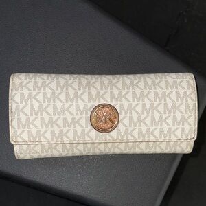 Michael Kors Cream Wallet